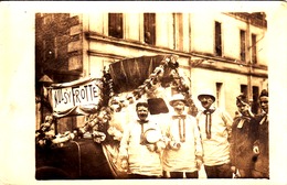 CARTE PHOTO D'UNE FETE CARNAVAL  BELLE ANIMATION LIEU A IDENTIFIER ( Véhicule Guirlandes ) - Manifestations