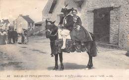 Saillé     44      Paludiers A Cheval . Costumes De Mariés   (voir Scan) - Autres & Non Classés