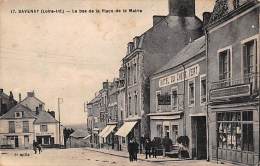 Savenay     44      Le Bas De La Place De La Mairie . Hôtel Du Chêne Vert    (voir Scan) - Savenay