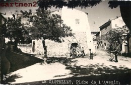 CARTE PHOTO : LE CASTELLET PLACE DE L'AVENIR JOUEURS DE BOULES PETANQUE 83 VAR - Le Castellet