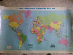 ABC WORLD AIRWAYS GUIDE INTERNATIONAL ROUTE MAP. 1985 APROX. 121,5X71,5 CM. AIRLINES. - Monde