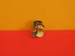 Collection Pin's > Noël > Le Bonhomme De Neige - - Weihnachten