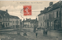 BEYNES   ( 78 )    Place  De  La  République  En  1900 - Beynes