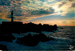 Dép 29 - Phares - Ouessant - Coucher De Soleil Sur Le Phare Du Creac'h - Semi Moderne Grand Format - Bon état Général - Ouessant