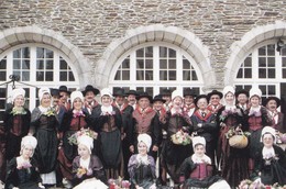 ROANNES-SAINT-MARY. - Groupe " La Pastourelle". CPM Rare - Danses