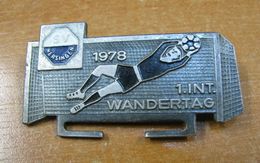 AC - 1st INTERNATIONAL WANDERTAG 1978 SV - NERSINGEN GOALKEEPER VINTAGE PIN - BADGE - Abbigliamento, Souvenirs & Varie