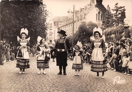 29-PONT-AVEN- LE CELEBRE BARDE BRETON CUEFF DE PONT AVEN ET SA FAMILLE AUX GRANDES FÊTES DE CORNOUAILLE - Pont Aven