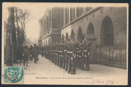 Paris Vécu 'La Garde Montante Au Palais - Other & Unclassified