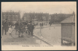 Paris Aux Tuileries 'Le Grand Bassin' (1 - Autres & Non Classés