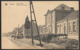 Donck, Het Gemeentehuis En De Kerk (2 St - Autres & Non Classés