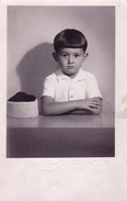 Very Old Original Photo Postcard - Little Boy With A Serious Look Posing - 13.6x8.7 Cm - Shot 1936 - Anonyme Personen