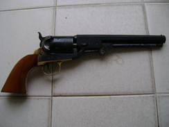 Colt 1851 Navy Poudre Noire - Decorative Weapons