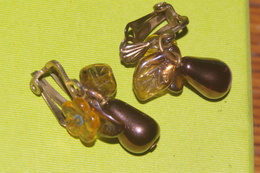 BOUCLES D' OREILLES VINTAGE Perles De Verre Et POIRE En Métal - Oorringen