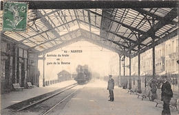 44-NANTES- ARRIVEE DU TRAIN EN GARE DE LA BOURSE - Nantes