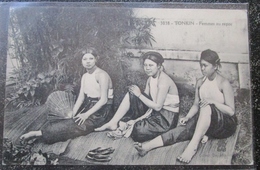 Indochine Tonkin  Femmes Au Repos  Cpa - Vietnam