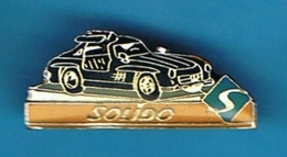 PIN´S  //  ** JOUET ** MINIATURE ** SOLIDO ** VOITURE MERCEDES BENZ 300 SL ** - Mercedes