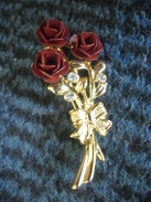 BROCHE FLEURS 3 Roses Rouge 55 Mm - Broches