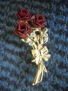 BROCHE FLEURS 3 Roses Rouge 55 Mm - Brooches