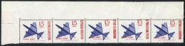 GJ.1338A, Corner Strip Of 5 With Several Paper Folds That Produced An Interesting Shift Of The Red Color, Present... - Aéreo