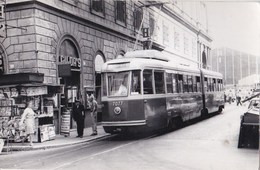 Photo : Roma  (Italie) Tram Linea 14  Alla Fermata   ??  Foto Da 1977 - Trasporti