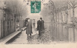 PARIS    INONDATIONS DE 1910   PAUVRES GENS - Überschwemmung 1910