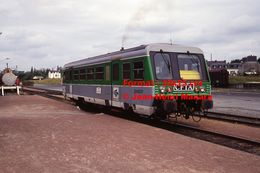 Reproduction Photographie D'un Train CFTA SNCF Autorail Léger A2E Quittant La Gare De Carhaix En 1994 - Reproductions