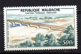 Col 4/ Madagascar PA  N° 83 Neuf X MH   Cote 15.00€ - Madagascar (1960-...)