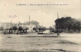 - Puy De Dome - Ref-659-  Lezoux - Place Dumlarche Au Bois Et Route De Thiers - Carte Bon Etat - - Lezoux