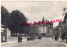 50 - AVRANCHES - PLACE LITTRE ET LE CLOCHER DE LA BASILIQUE SAINT GERVAIS - 1944 - Avranches