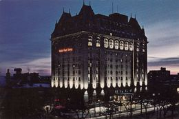 Cp , CANADA , WINNIPEG , The Fort Garry Hotel, An Impressive Night View Of Tjis Fine Hotel - Winnipeg