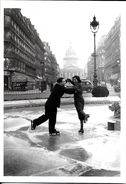 SPORT PATINAGE  DANS FONTAINE PARIS  RUE DES ECOLES 6268 COLLECTION MAGIE NOIRE HAZAN - Pattinaggio Artistico