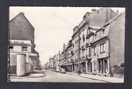 Vente Immediate CPSM PF Hagondange (57) Rue De La Gare ( Tabac, Voiture Citroen 2CV Ed. Mourton) - Hagondange