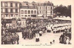 56-SAINT-ANNE-D'AURAY- UNE PROCESSION - Sainte Anne D'Auray