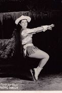 PARIS Sur GLACE / PARIS On ICE [ SHOW ? CABARET ? CIRQUE ? ] : NADINE DAMIEN - VRAIE PHOTO / REAL PHOTO ~ 1955 (w-419) - Figure Skating