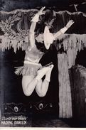 PARIS Sur GLACE / PARIS On ICE [ SHOW ? CABARET ? CIRQUE ? ] : NADINE DAMIEN - VRAIE PHOTO / REAL PHOTO ~ 1955 (w-421) - Patinage Artistique