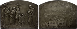 Frankreich, Versilberte Bronzeplakette (ca. 70,10x53,10mm, Ca. 101,19g), 1918, Von Stern. Av: Abschiedsszene. 3... - Autres & Non Classés