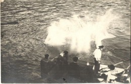 ** T2 Torpedó Kilövése Egy Csónak Mellett / K.u.K. Kriegsmarine, Firing A Torpedo Next To... - Ohne Zuordnung