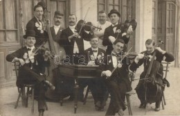 * T2/T3 1914 Zenészek Csoportképe / Musicians Group Photo (EK) - Unclassified