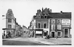 72-LA FERTE-BERNARD - PLACE DU CHAPEAU ROUGE ET RUE DE PARIS - La Ferte Bernard