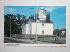 Delcampe - Postcard The Lighthouse Lowestoft Suffolk My Ref B11407 - Faros