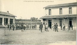 PAULHAN école Primaire Supèrieure Professionnelle De Garçons Lune Partie De Volley Ball Dans La Cour Ouest - Paulhan