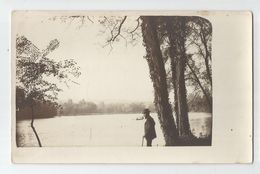 Loire 42 - Cachet Charlieu Carte Photo Homme Au Bord De L'eau 1913 - Charlieu