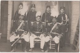 CARTE PHOTO Militaria Officiers Et Soldats à Identifier Italia ? Suisse ? - Uniformen