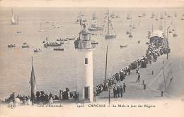 Cancale      35      Le Môle Jour De Régates . Phare.     (voir Scan) - Cancale