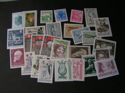 Austria Lot  Aus Verschidene Jahre  ** MNH  Weit Unter Postpreis - Collections