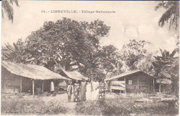 1932  Libreville " Village Gabonnais " - Gabon