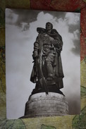 Soldier Monument  - Berlin  - Postcard 1950s  - Military - Treptow