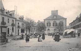 Dol De Bretagne      35        Le Marché , Place De La Mairie    (voir Scan) - Dol De Bretagne