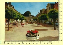 CPM, CRECY-EN-PONTHIEU: La Place De Jean De Luxembourg - Crecy En Ponthieu