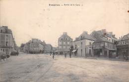 Fougères      35       Sortie De La Gare      (voir Scan) - Fougeres